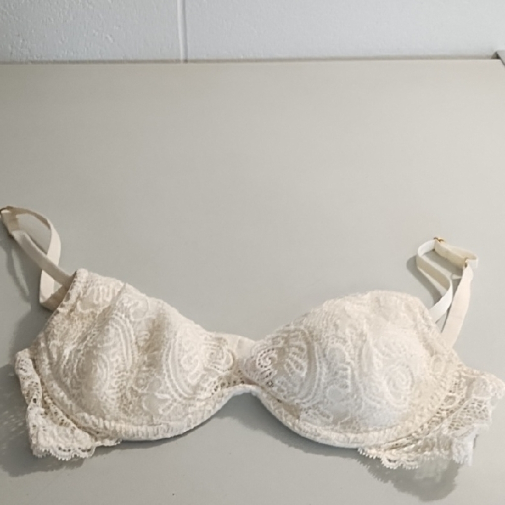 Victoria's Secret Cream Crochet Lace Bra 36B - Picture 14 of 14